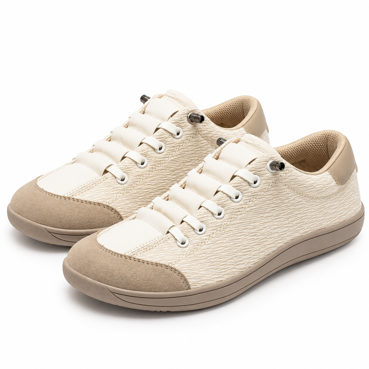 Cremekleurige_sneakers_op_witte_achtergrond.png
